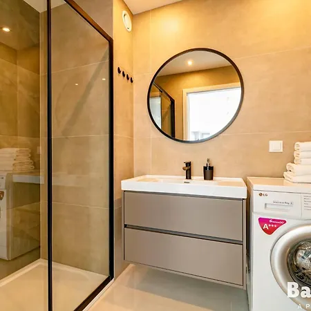 Apartamenty Balticon Westin House -Luksusowy 70M2 , Basen Pool, Sauna, Parking Inklusive *