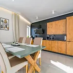 Balticon Westin House -luksusowy 70m2 , Basen Pool, Sauna, Parking Inklusive Aparthotel Kolobrzeg
