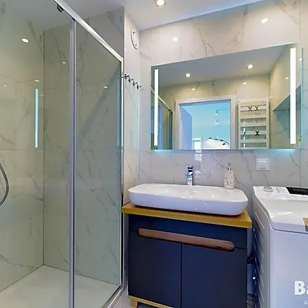 Balticon Westin House -luksusowy 70m2 , Basen Pool, Sauna, Parking Inklusive Apartmanhotel 3*